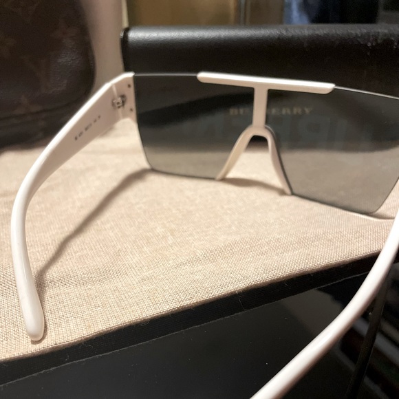 BURBERRY BE4291 Unisex Sunglasses - Picture 10 of 11